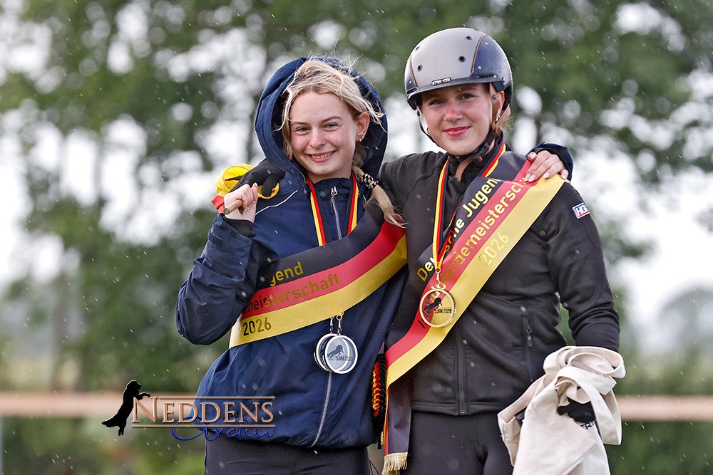 DJIM26 Neddens Deutsche Meister Tabitha Hoffeld und Pia Festerling.jpg