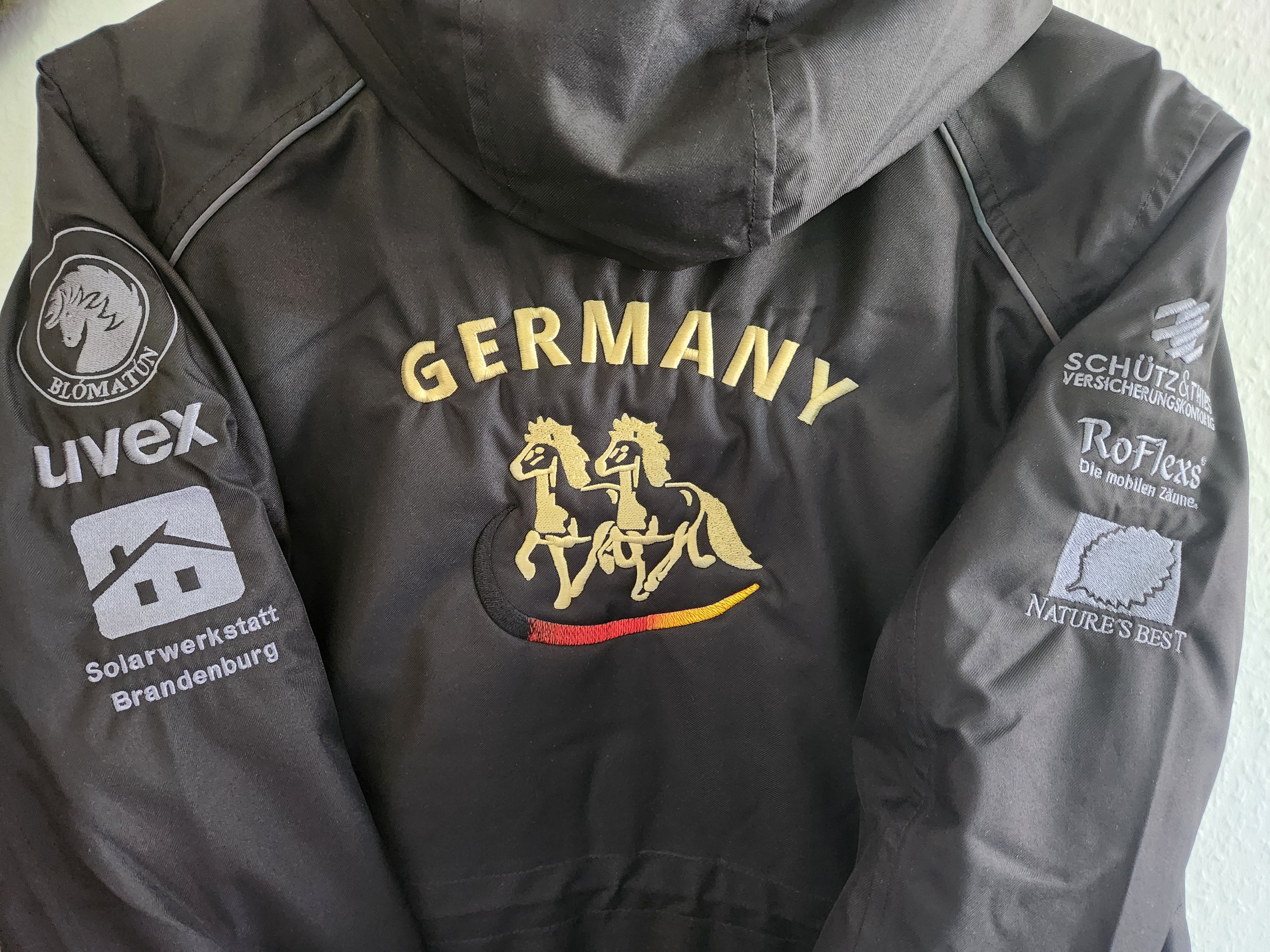 Kaderjacke_Sponsoren.jpg