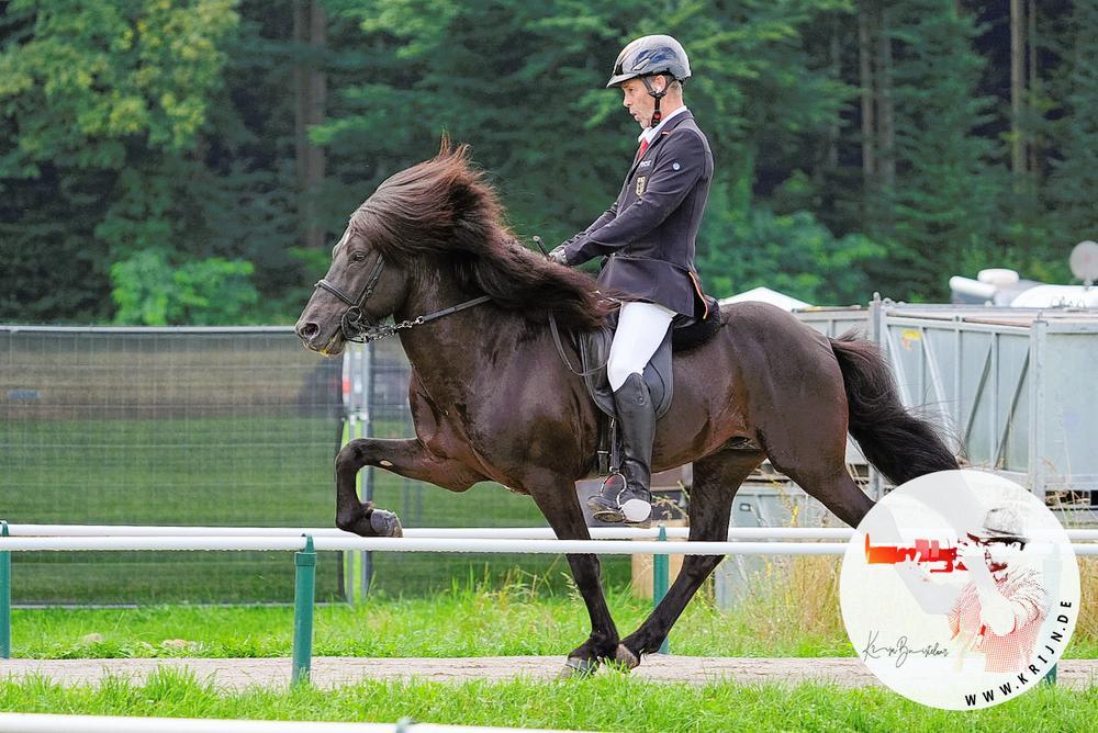 250805_S5_Þórður Þorgeirsson_Svarthöfði vom Bockholts-Hoff.JPEG