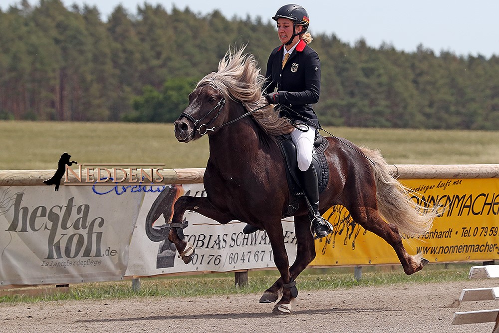 Leonie Hoppe und Fylkir vom Kranichtal.jpg